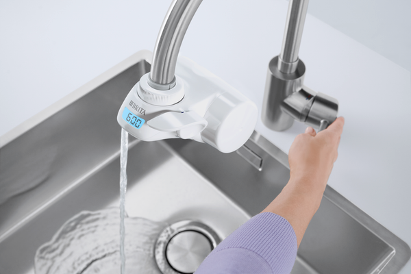 Thiết bị lọc nước tại vòi BRITA On Tap Pro (có sẵn 1 lõi lọc On Tap VM-F cao cấp) - Sản xuất tại Nhật Bản