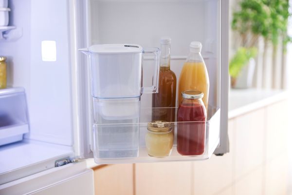 Bình lọc nước Brita Liquelli White 2.2L (có sẵn 1 lõi lọc Maxtra Pro 150L)