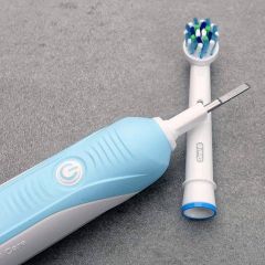 Bàn chải điện Oral B Pro 700