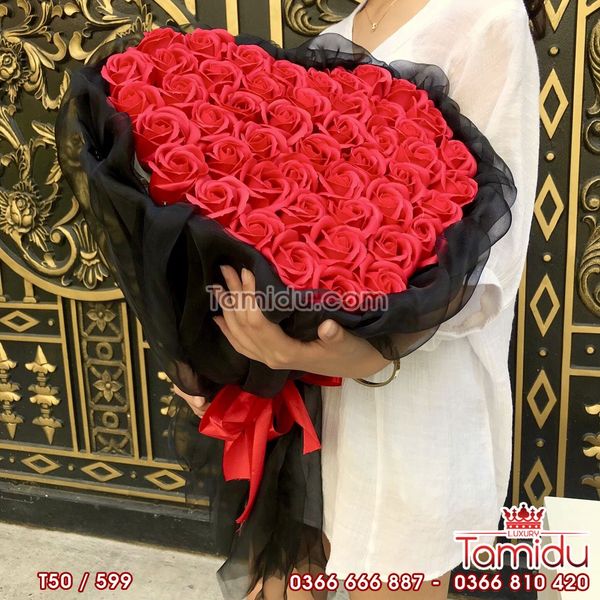 BÓ HOA HỒNG SÁP THƠM TRÁI TIM 50 BÔNG ĐỎ SIÊU CẤP