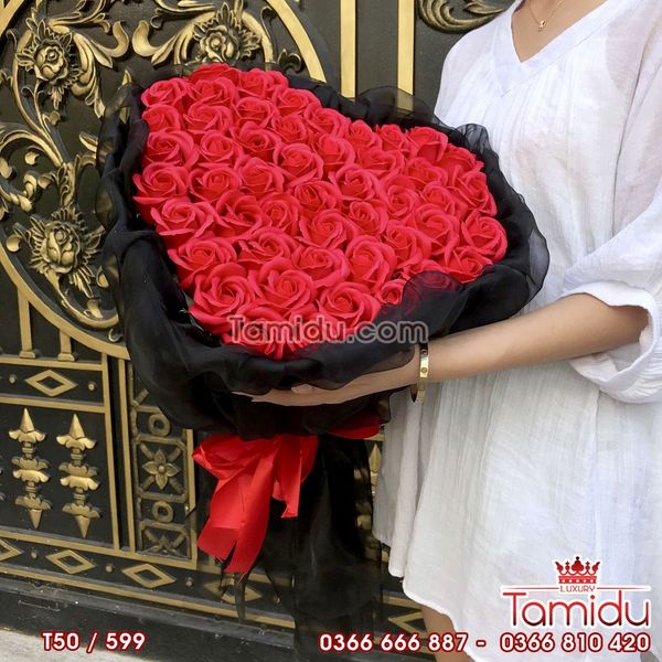 BÓ HOA HỒNG SÁP THƠM TRÁI TIM 50 BÔNG ĐỎ SIÊU CẤP