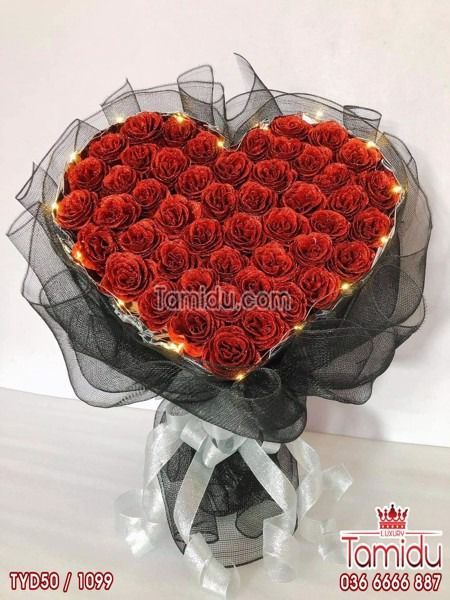 Bó Hoa Kim Tuyến 50 bông Trái Tim Màu Đỏ Có Đèn Cao Cấp