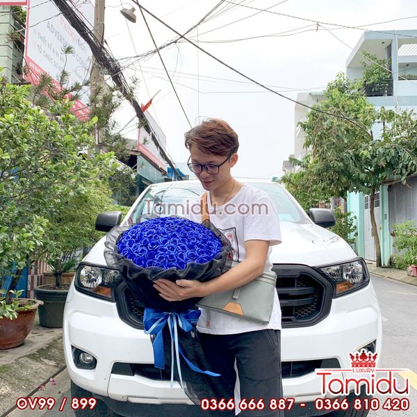 BÓ HOA SÁP 99 BÔNG XANH BỌC VOAN