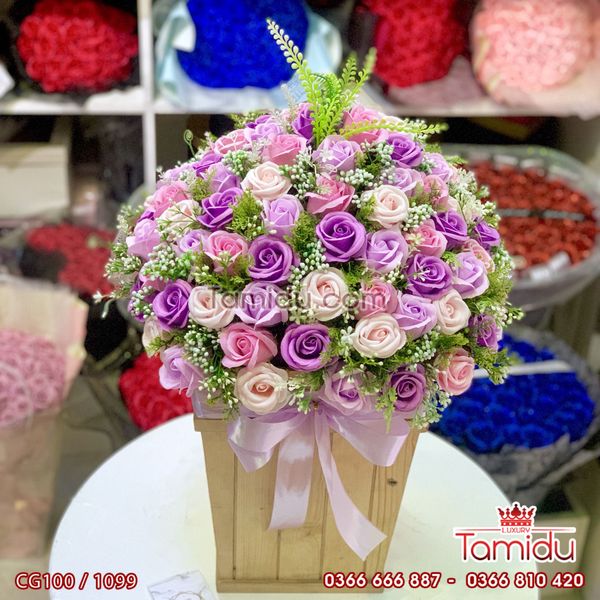 Chậu Gỗ Hoa Hồng Sáp Chúc Mừng