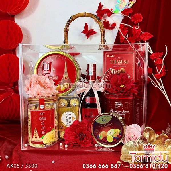 Vali Mika Tone Đỏ Đẳng Cấp - Quà Tết Tinh Tế Cho Người Thân Yêu