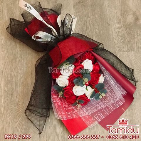 Bó hoa sáp dài 19 bông cao cấp có hoa kèm tặng túi và thiệp