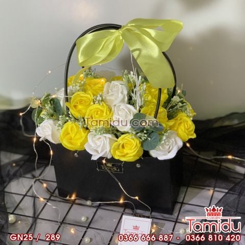 giỏ hoa sáp tặng đồng nghiệp