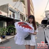 Bó Hoa Kim Tuyến 50 bông Trái Tim Màu Đỏ Cao Cấp