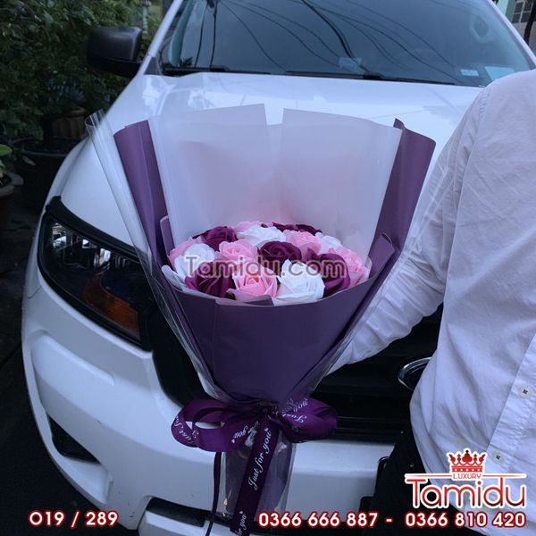 BÓ HOA HỒNG SÁP THƠM TRÒN 19 BÔNG MÀU TÍM THAN HỒNG TRẮNG CAO CẤP