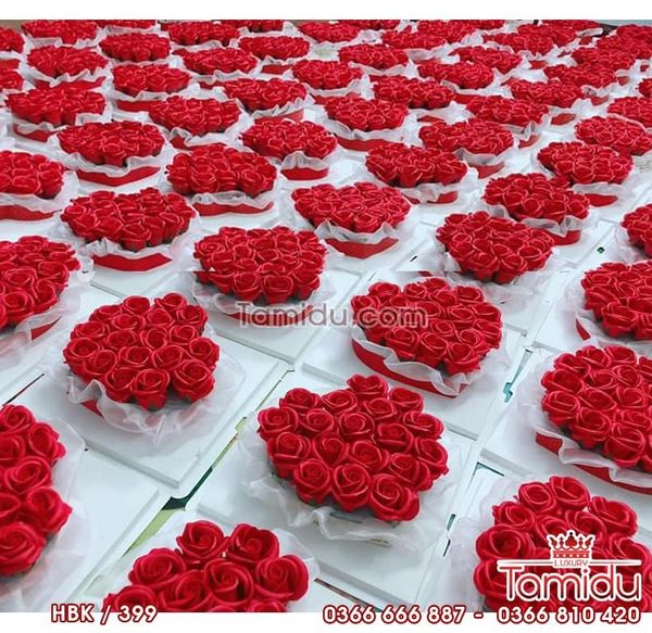 HỘP HOA HỒNG SÁP THƠM LUNG LINH NHẤT - TÂM ĐIỂM THU HÚT MỌI ÁNH NHÌN