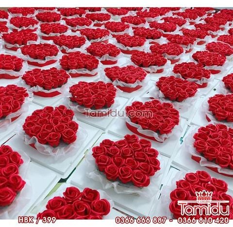 HỘP HOA HỒNG SÁP THƠM LUNG LINH NHẤT - TÂM ĐIỂM THU HÚT MỌI ÁNH NHÌN