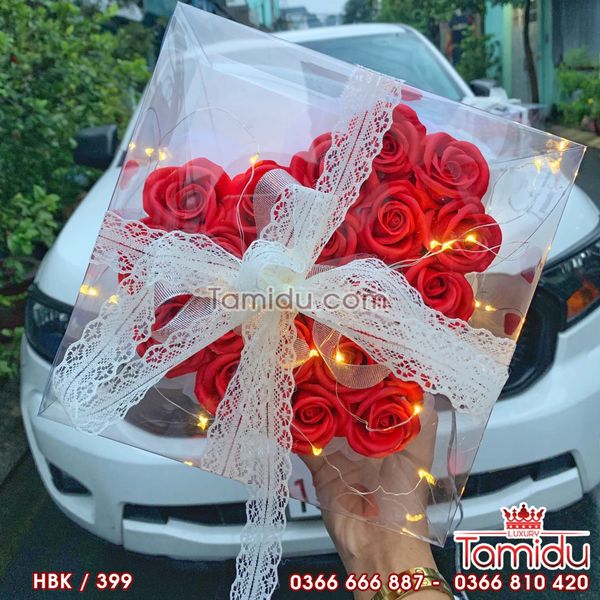 HỘP HOA HỒNG SÁP THƠM LUNG LINH NHẤT - TÂM ĐIỂM THU HÚT MỌI ÁNH NHÌN