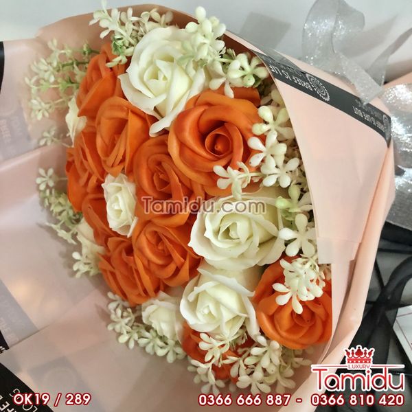 Bó Hoa Hồng Sáp Thơm 19 Bông Có Hoa Kèm Phối Cam Trắng