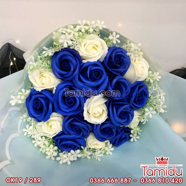 Bó Hoa Hồng Sáp Thơm 19 Bông Có Hoa Kèm Phối Coban Trắng