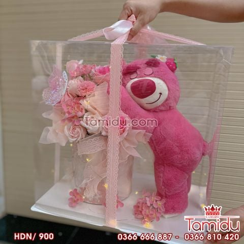Hộp Gấu Dâu Losto ôm hoa hạnh phúc
