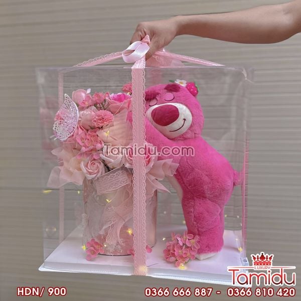 Hộp Gấu Dâu Losto ôm hoa hạnh phúc