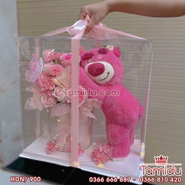 Hộp Gấu Dâu Losto ôm hoa hạnh phúc