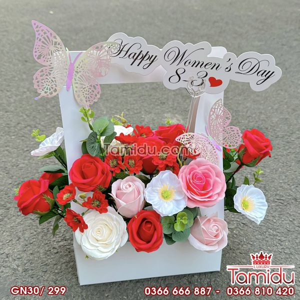 Giỏ hoa hồng nhẹ nhàng, tinh tế