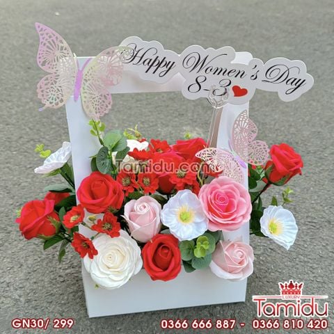 Giỏ hoa hồng nhẹ nhàng, tinh tế