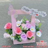 Giỏ hoa hồng nhẹ nhàng, tinh tế