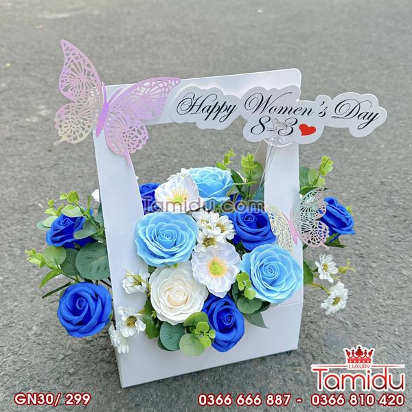 Giỏ hoa hồng nhẹ nhàng, tinh tế