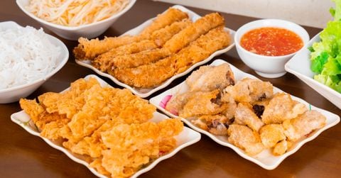 Bánh Tôm Bà Lộc - 28 Nguyễn Văn Lộc