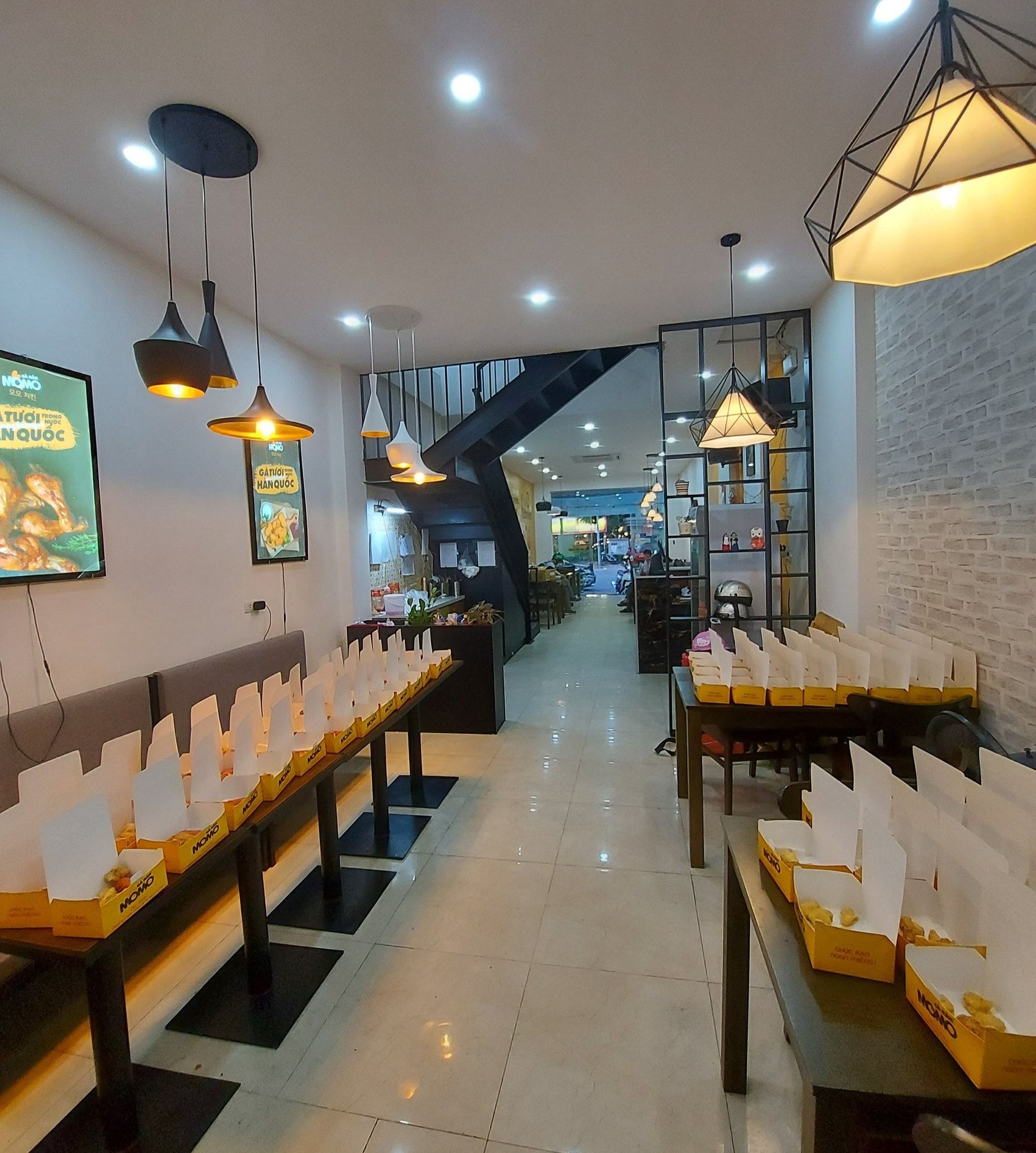Gà Rán Momo - Nguyễn Văn Lộc
