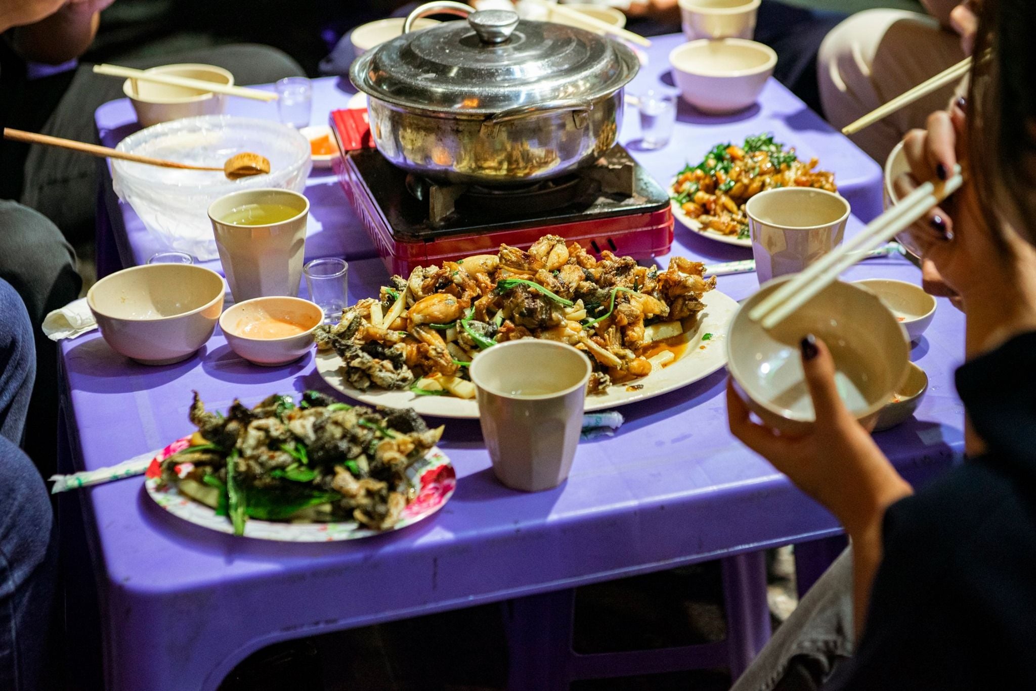 Lẩu Ếch Bốp Bin Bo - Phạm Ngọc Thạch
