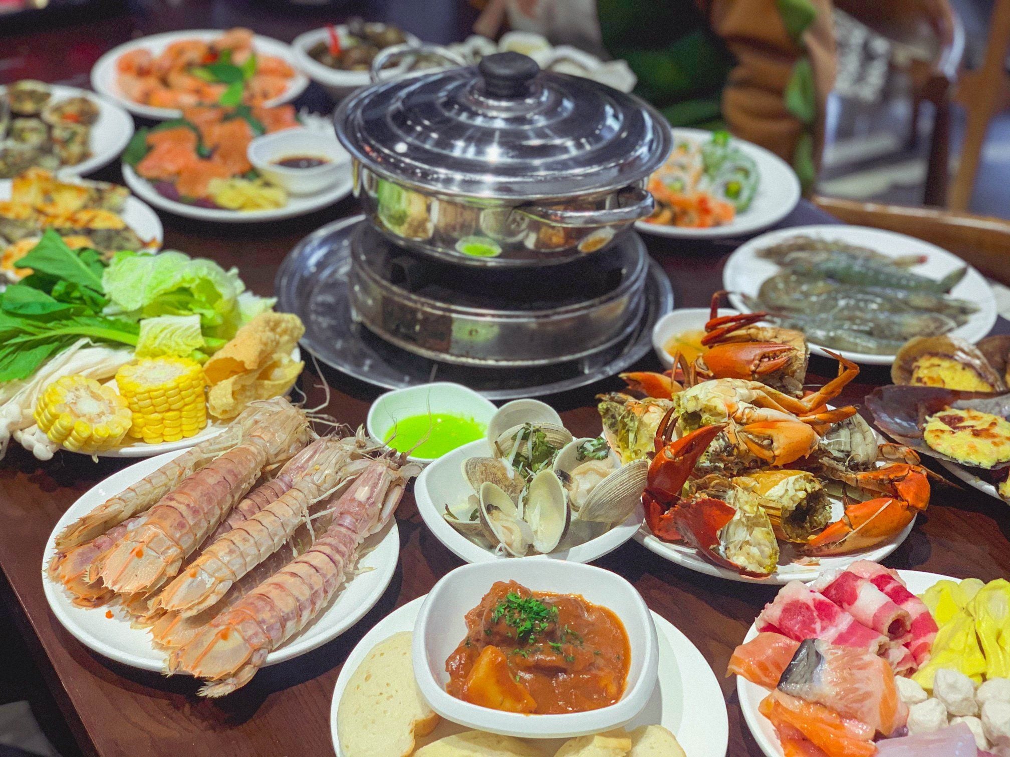 Bay Seafood Buffet - Tông Đản