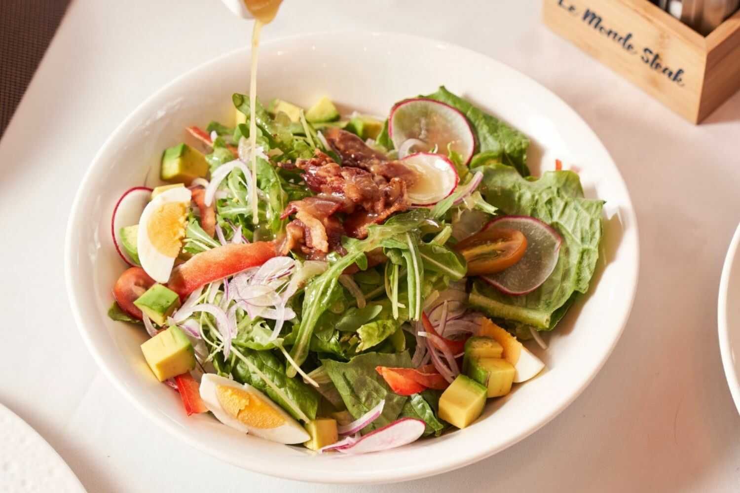 Le Monde Steak - Bà Triệu