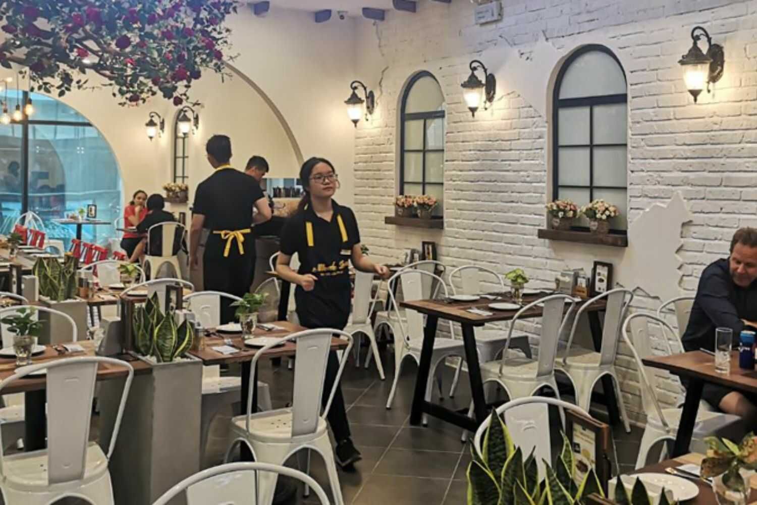 Le Monde Steak - Bà Triệu