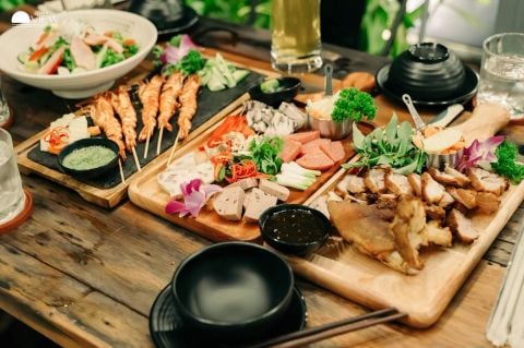 Icon Rooftop Lounge - Du thuyền Happy Yacht