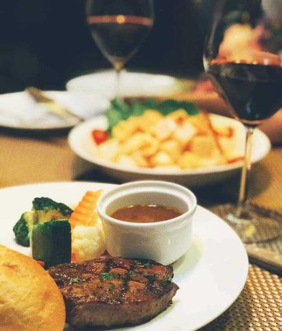 Family Steak House - Văn Cao