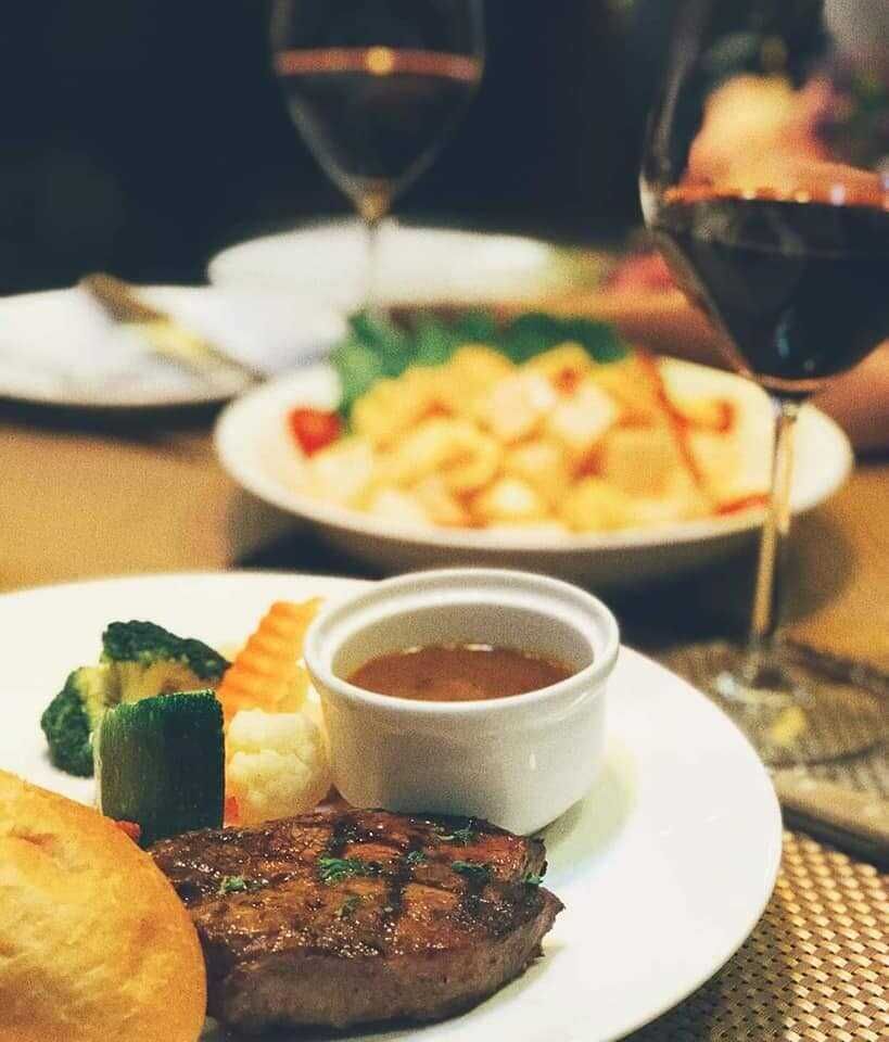 Family Steak House - Văn Cao