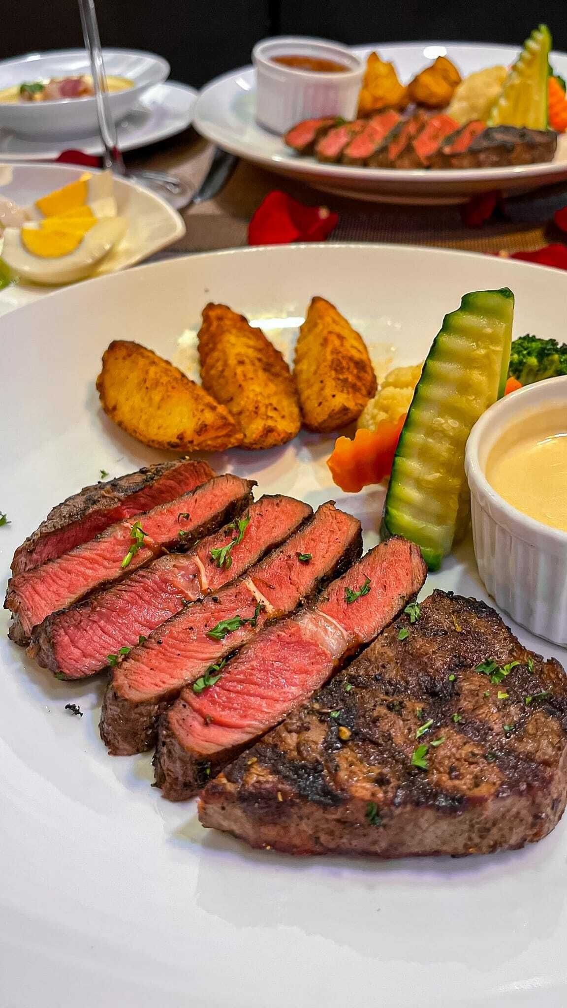 Family Steak House - Văn Cao