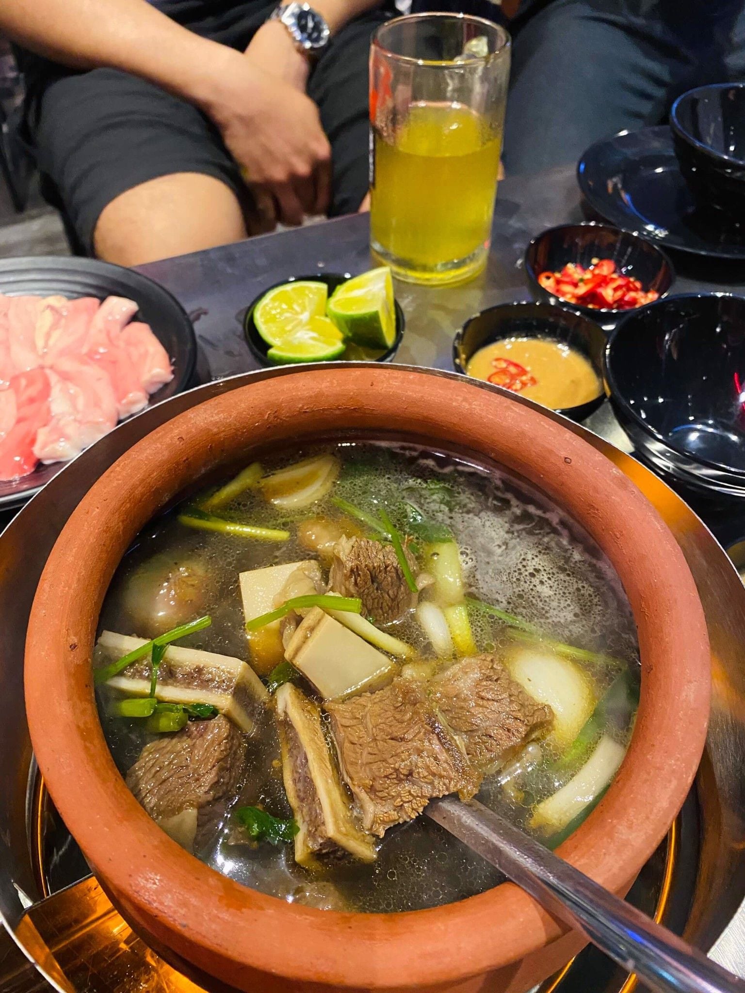 Lẩu Bò Tự Do - Khúc Thừa Dụ