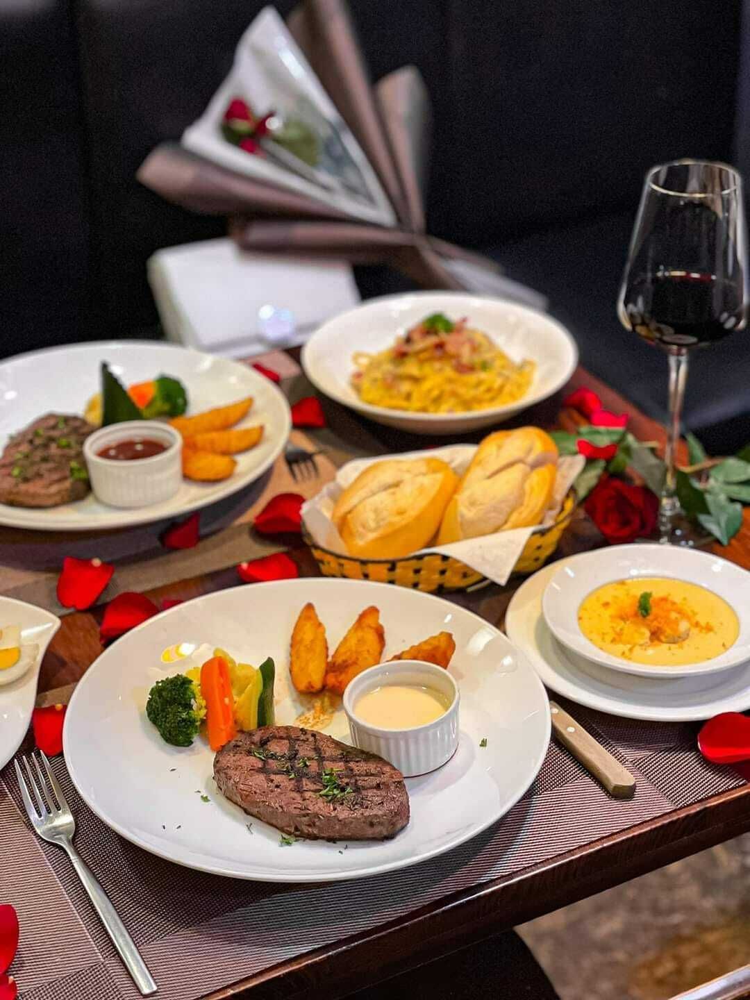 Family Steak House - Văn Cao