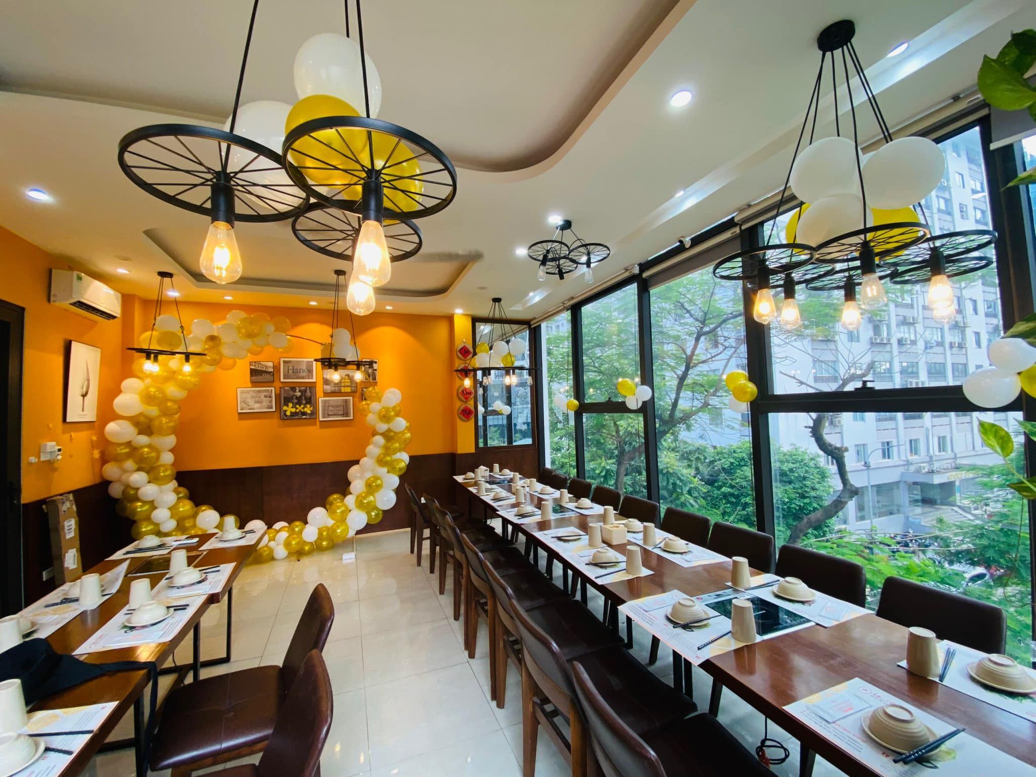 Lạ Quán - 33 Lê Văn Thiêm