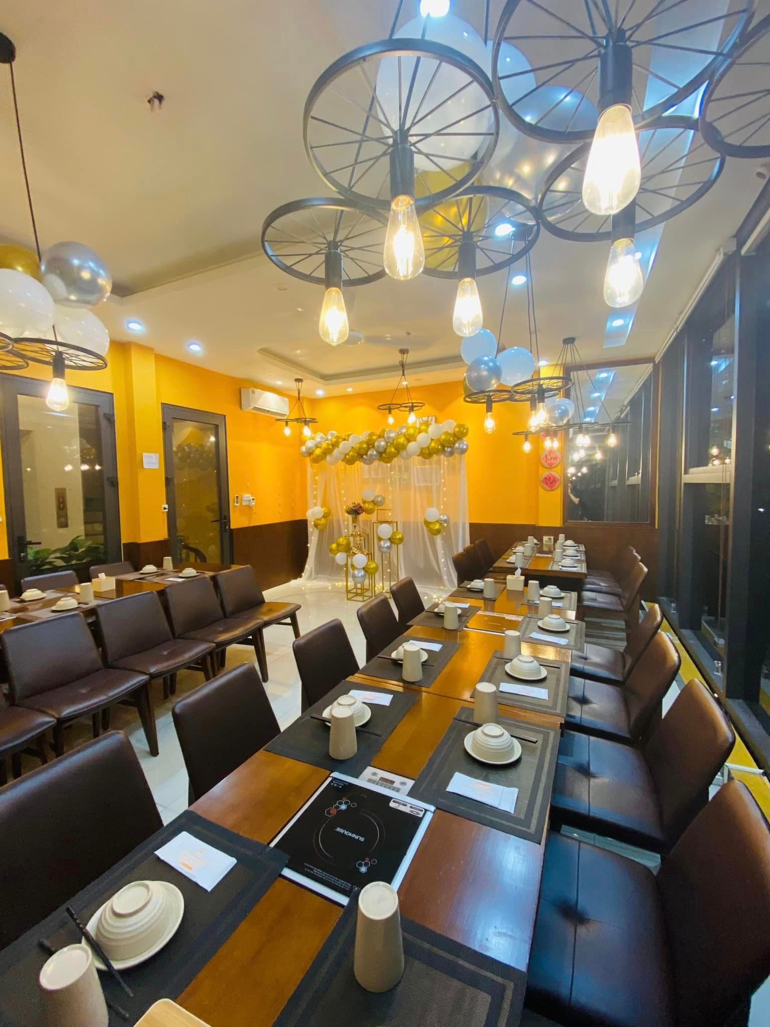 Lạ Quán - 33 Lê Văn Thiêm