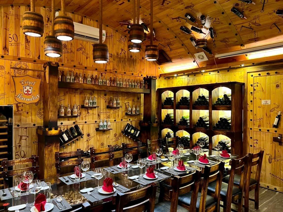 Hầm Rượu Vang Huyền Thư - 8D Hàm Long