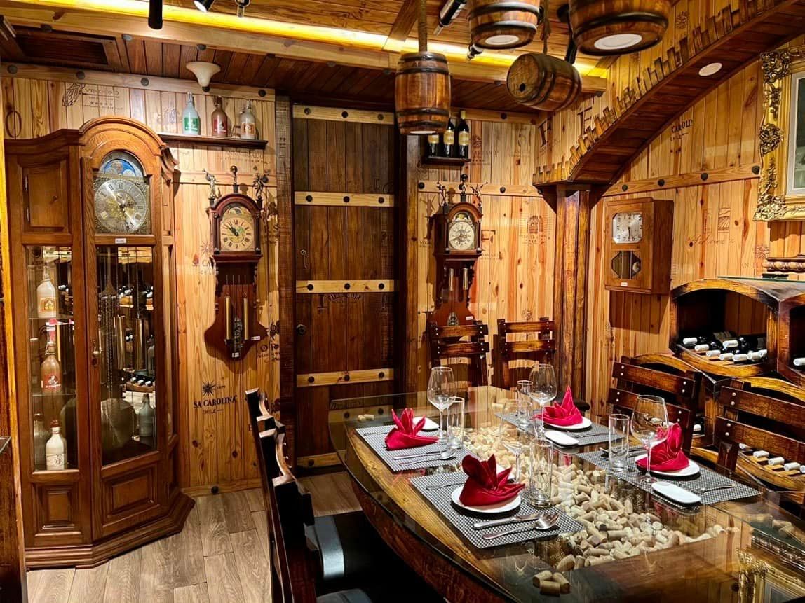 Hầm Rượu Vang Huyền Thư - 8D Hàm Long