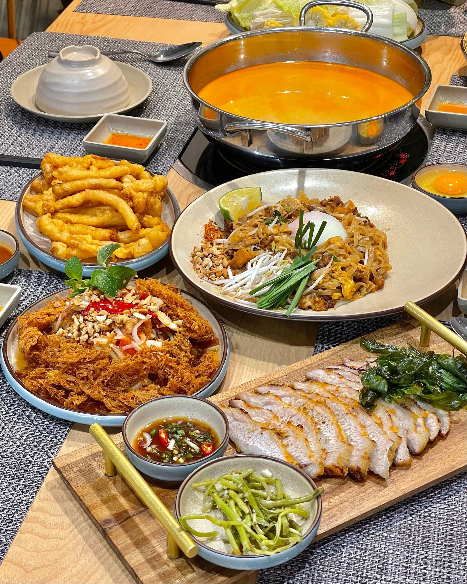 Khrua Baan Thai - Bát Đàn