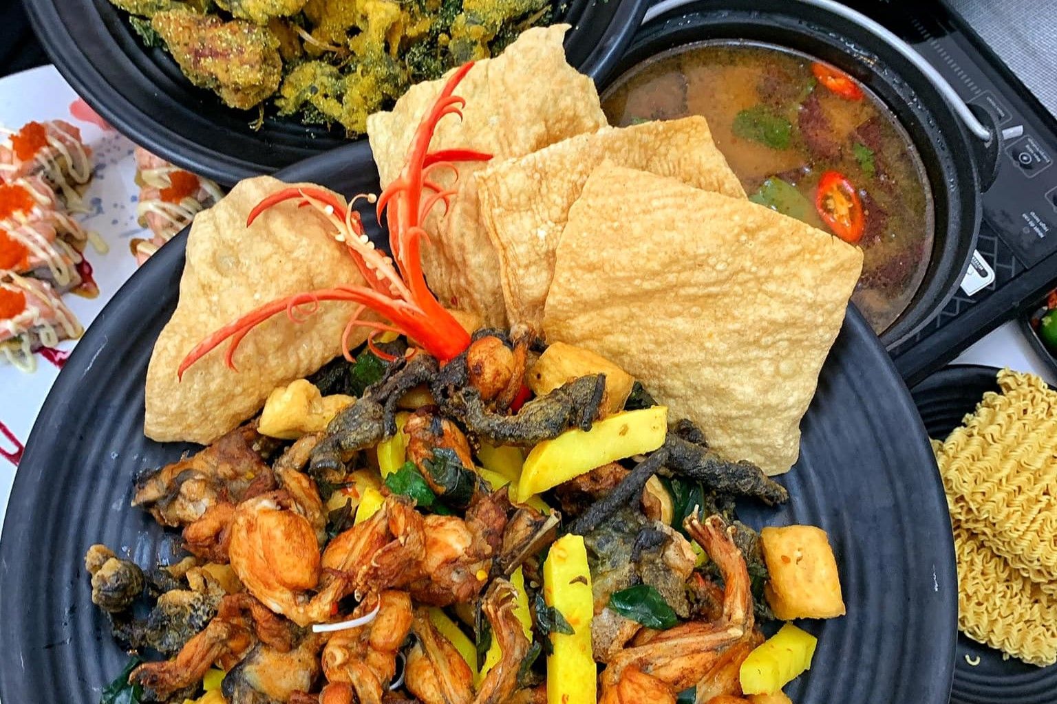 King Sushi & Lẩu - Khúc Thừa Dụ