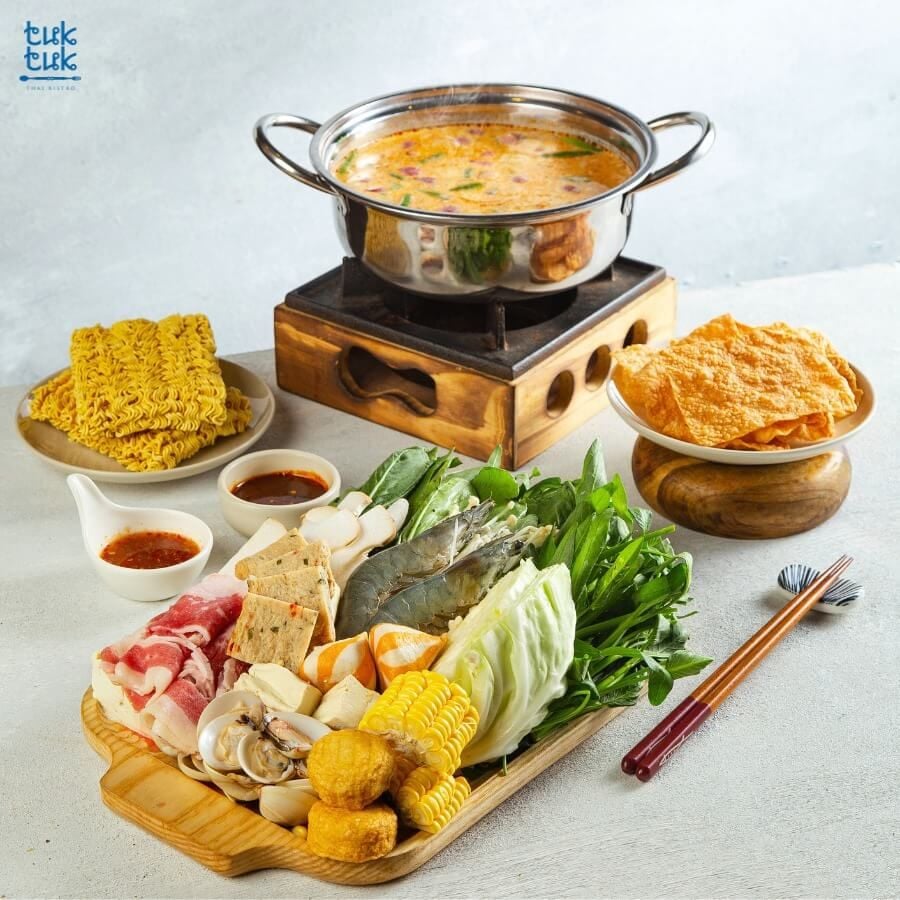 Tuktuk Thai Bistro - Hoa Mai