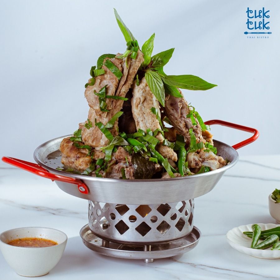 Tuktuk Thai Bistro - Hoa Mai