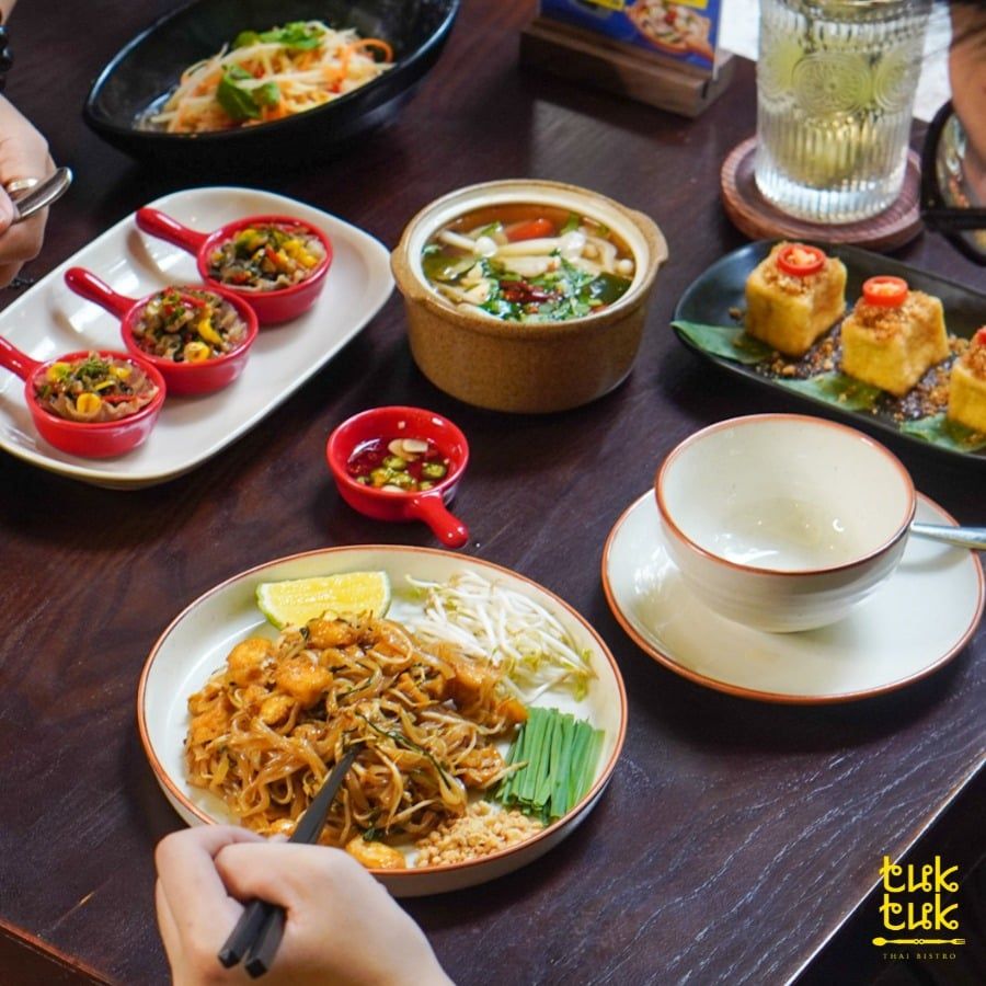 Tuktuk Thai Bistro - Hoa Mai