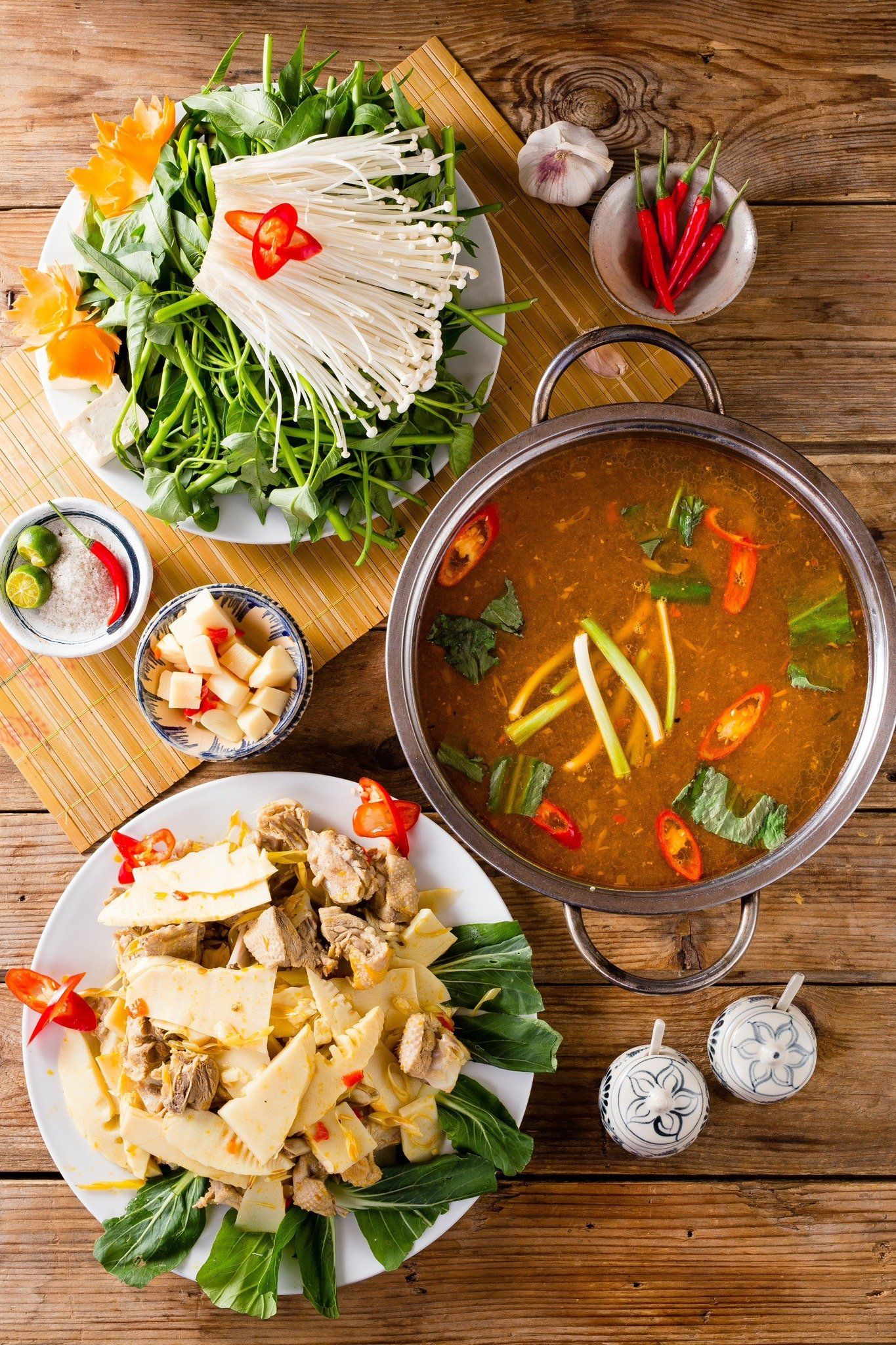 Vịt Quay Lu Đất Hoàng Ký - Tô Hiệu