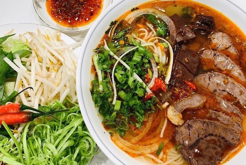 Chi Rứa Quán - Nguyễn Thị Minh Khai