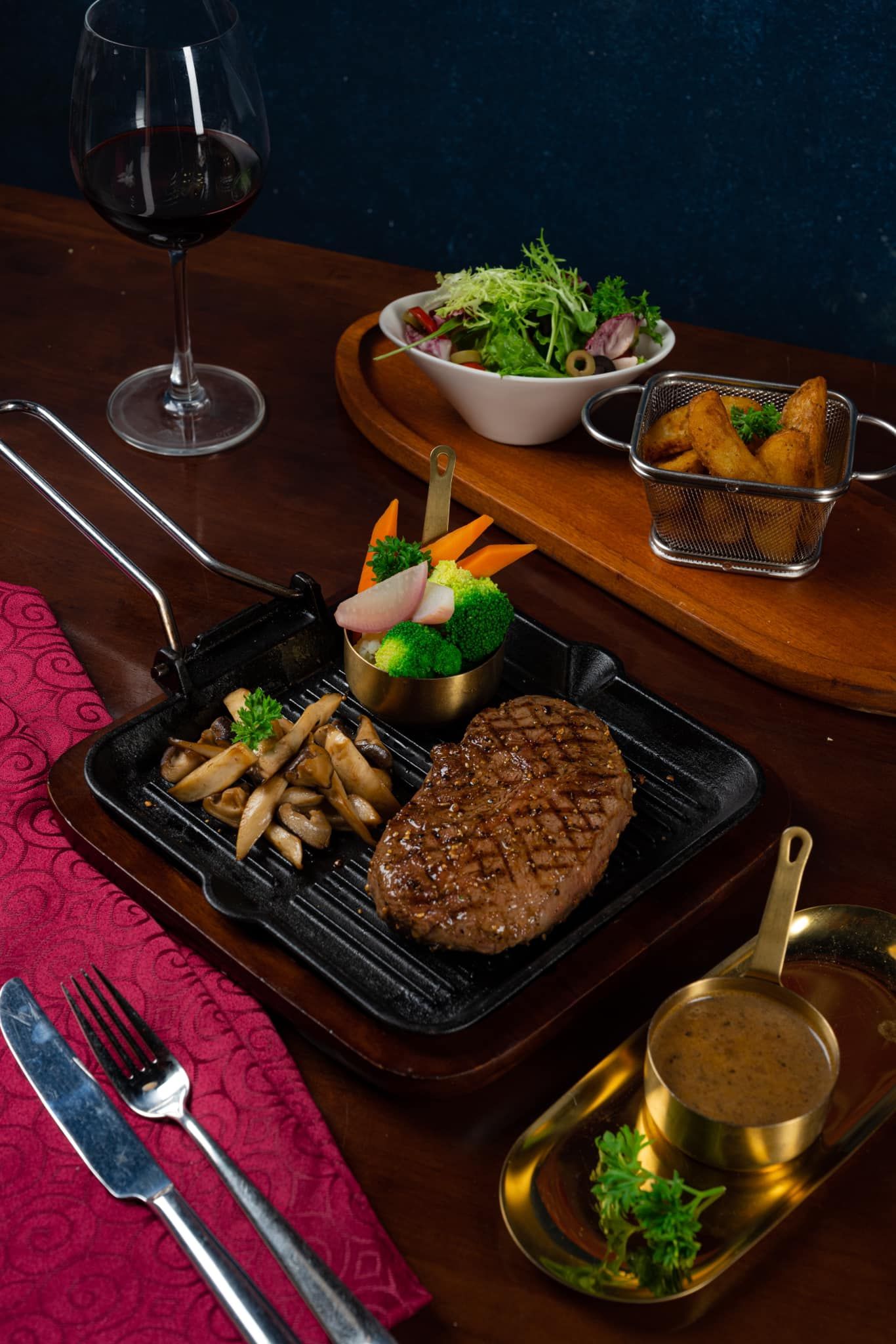 Ngói Vàng Steak - KĐT Dương Nội