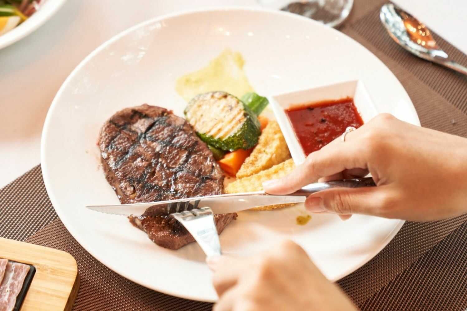Le Monde Steak - Minh Khai